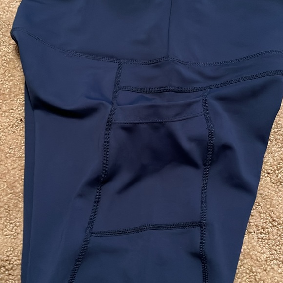 Zyia activewear 20” capri - Picture 2 of 3